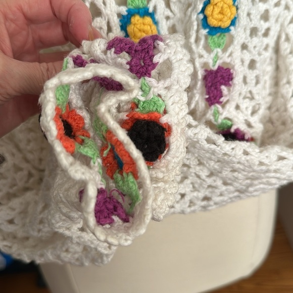 Vintage Hand Knit 3D Floral Crocheted Cardigan Cropped Bohemian Girly Size Large - Picture 12 of 16